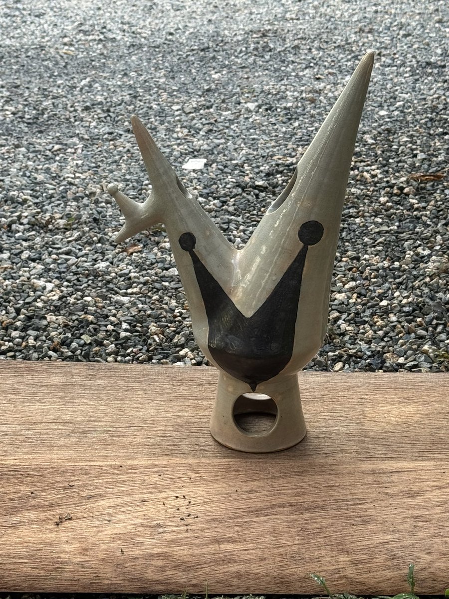 現在93歳で現役の先生の(1951年)18歳の時の作品「鳥」が発掘されまし