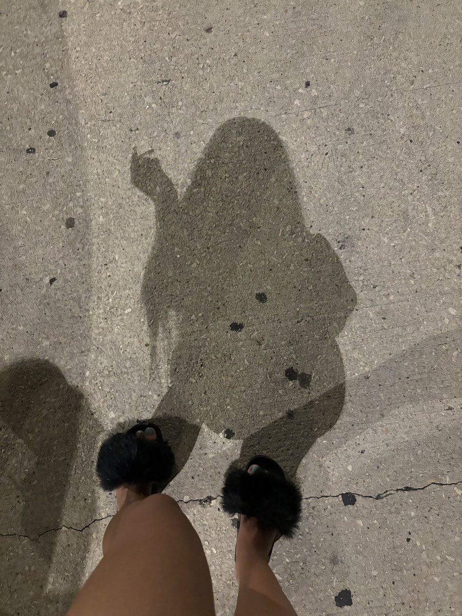 OnlyNevaehAmor's tweet photo. Pretty feet 👣 are always a must 😍 dm to see #findom https://t.co/ZcMYAscMhF
