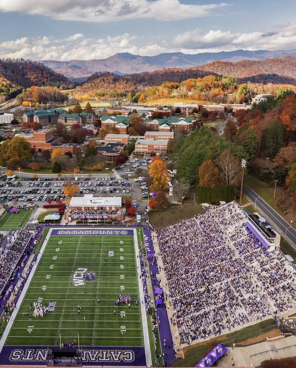 Lonzeo's tweet photo. Best Mountain Views in the state of North Carolina. https://t.co/oImg1WDCce