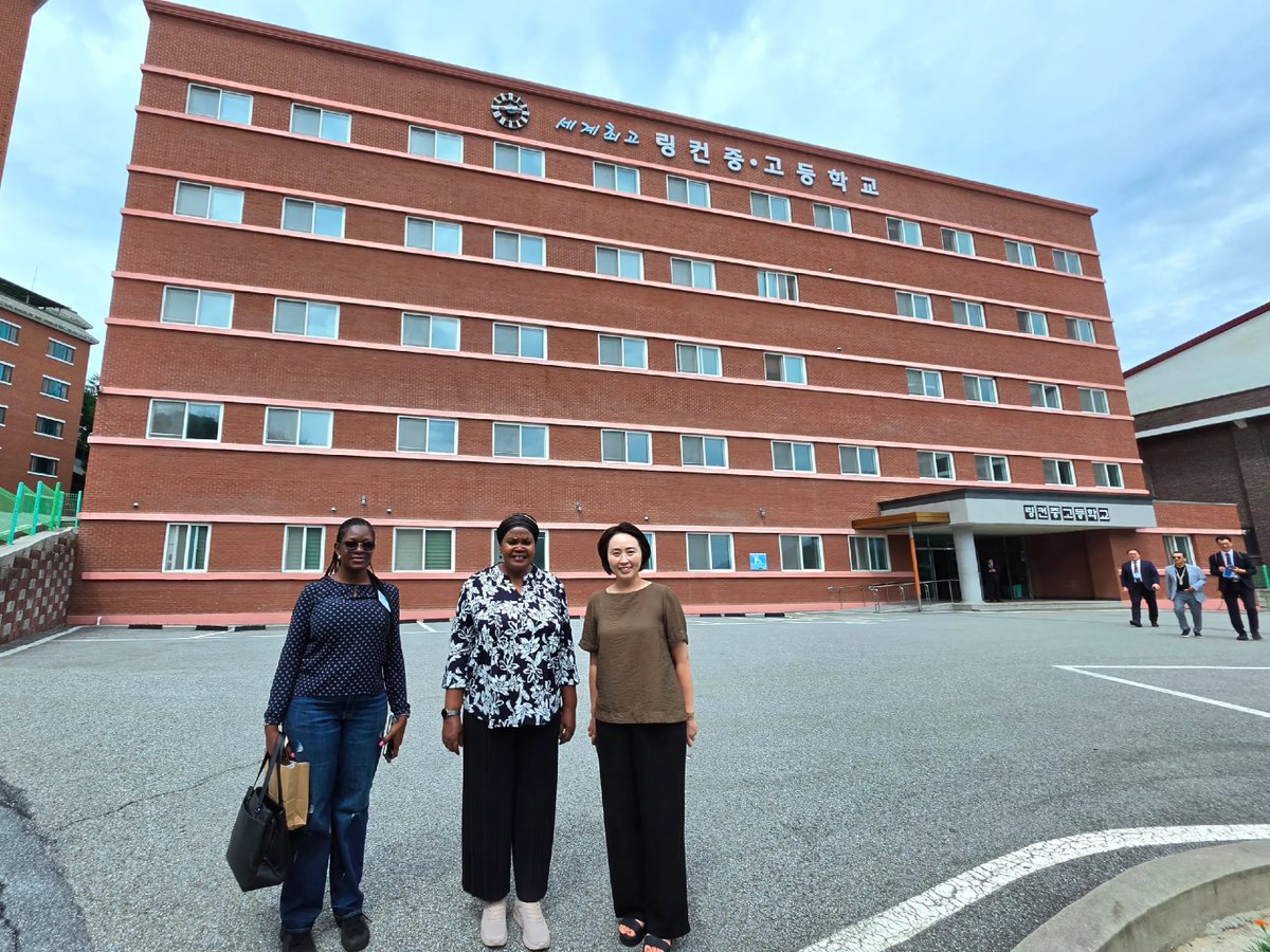 RevJamesKIM_IYF's tweet photo. Rt. Hon. @Rukianakadama Isanga visited Lincoln International School, where Mind Education is at the heart of education.
The students' bright smiles, confidence, and joyful spirit were a wonderful reflection of character-centered education.
#MindEducation https://t.co/89M5YfHSad