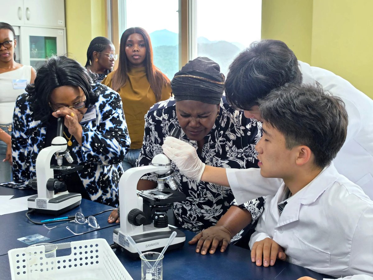 RevJamesKIM_IYF's tweet photo. Rt. Hon. @Rukianakadama Isanga visited Lincoln International School, where Mind Education is at the heart of education.
The students' bright smiles, confidence, and joyful spirit were a wonderful reflection of character-centered education.
#MindEducation https://t.co/89M5YfHSad