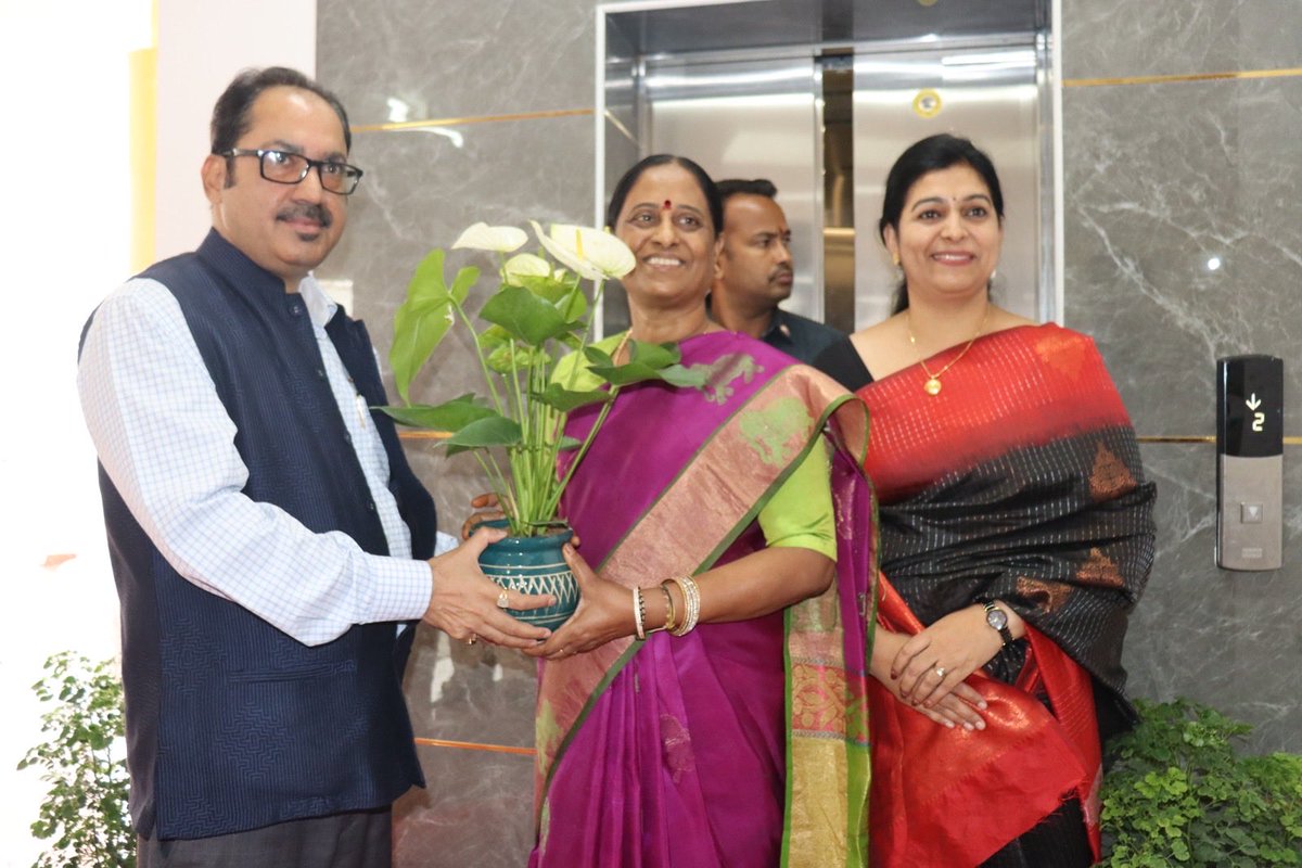 TGSFAHYD's tweet photo. Celebrating #GlobalTigerDay2026 at TGSFA, Dulapally 🐯
With Hon’ble EF&amp;E Minister Smt. Konda Surekha Garu , Sri Vinaykumar,IFS, PCCF (HOFF)&amp;CWLW &amp; Dr.Priyanka Varghese IFS, Director TGFA along with all Sr officers and esteemed guests.@iamkondasurekha @TelanganaFD @priyankaaIFS https://t.co/51NfJKLBUf