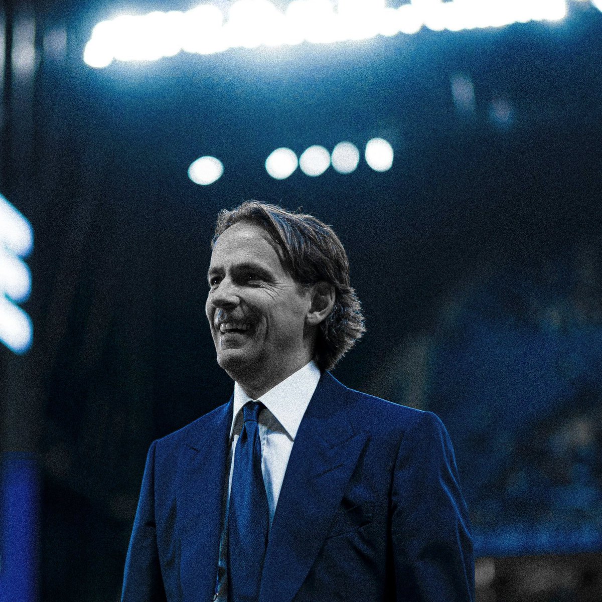JustHillali's tweet photo. آخ يا غبنتي عليك ياهلال.. الوليد قاعد يدفع ويتعب
يجيب لاعبين والمدرب يحوق ويجعلنا بمنظر ضعيف
أمام كل الفرق،لو نحضر من نحضر من نجوم العالم
وعدنا بعد كم جولة من الدوري، اذا ما الكل طالب
بإقالة هالرخمه ما افهم، الله بلانا بهالطقوع الإيطالي https://t.co/3JKn30ccOO