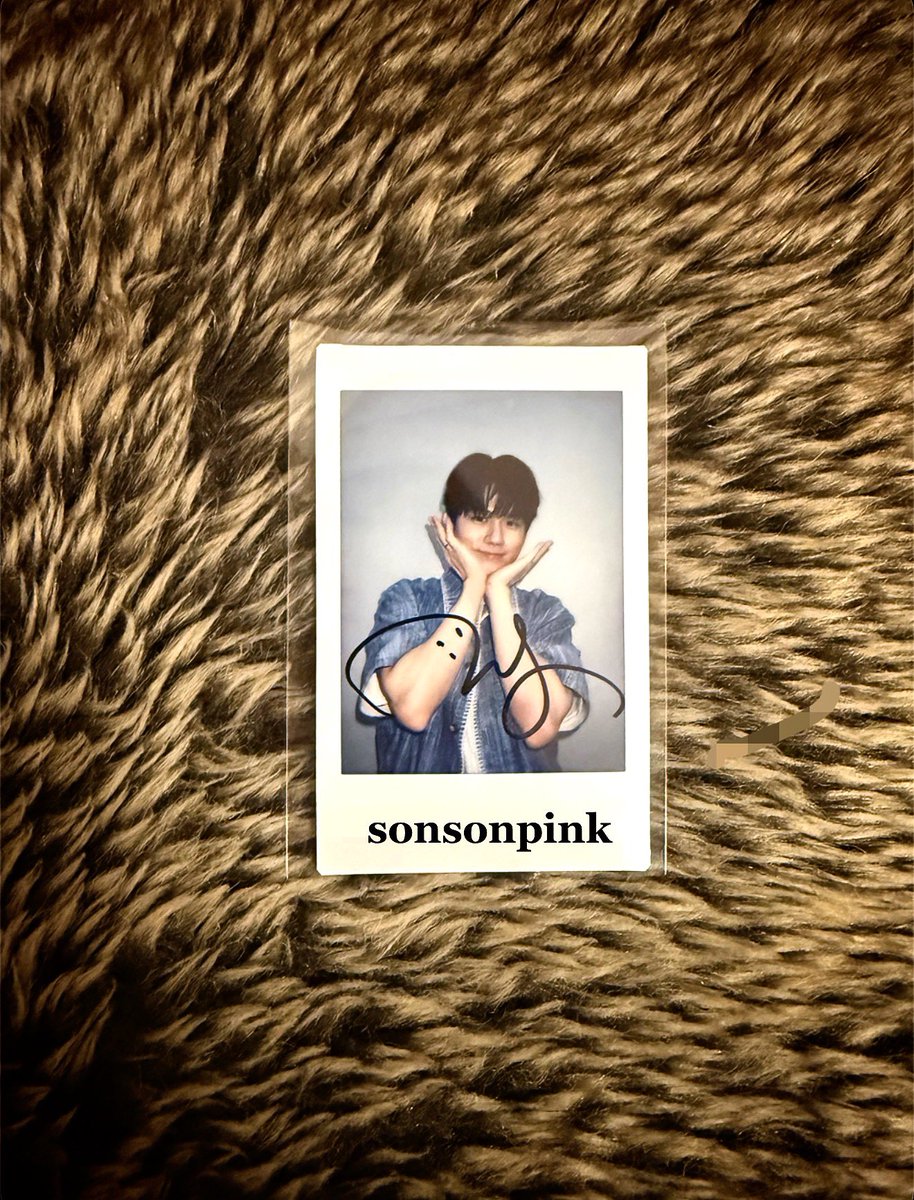 sonsonpink's tweet photo. 今 日本が大変な状況の中…

昨日韓国から届いたMD🐿

やはりオンソンウは
希望の星でした✨️✨️✨️😭😭😭

これはわたしじゃなくて
日本のWELOへ送ってくれたポカと思ったので共有しますね🥰

#옹성우
#ONGSEONGWU
#WELO
#オンソンウ
#MD
#熊本のWELOさん頑張ってください https://t.co/4FkFu6VwDi