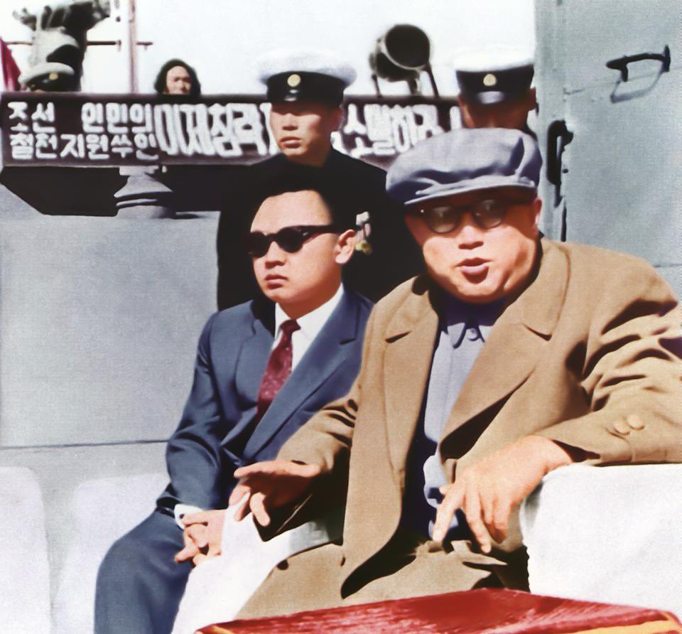 gavv_ii's tweet photo. Is it just me or does Kim Jong Un look way more like his grandfather than his father https://t.co/7Ny9gQBTcs