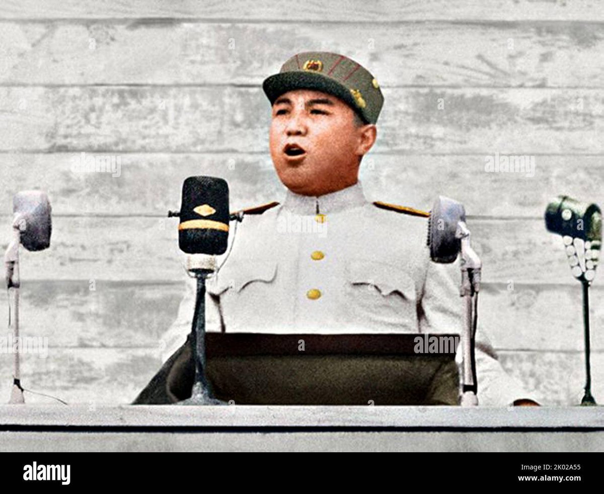 gavv_ii's tweet photo. Is it just me or does Kim Jong Un look way more like his grandfather than his father https://t.co/7Ny9gQBTcs