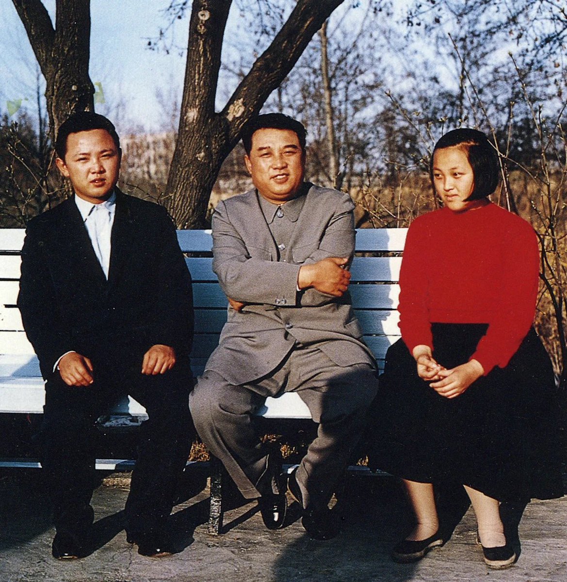 gavv_ii's tweet photo. Is it just me or does Kim Jong Un look way more like his grandfather than his father https://t.co/7Ny9gQBTcs