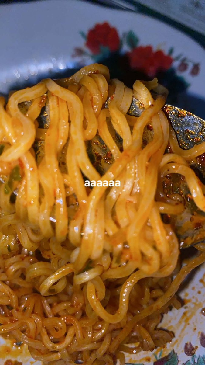 sleepissuez's tweet photo. Mie date with wifey. https://t.co/MIXS38h8so