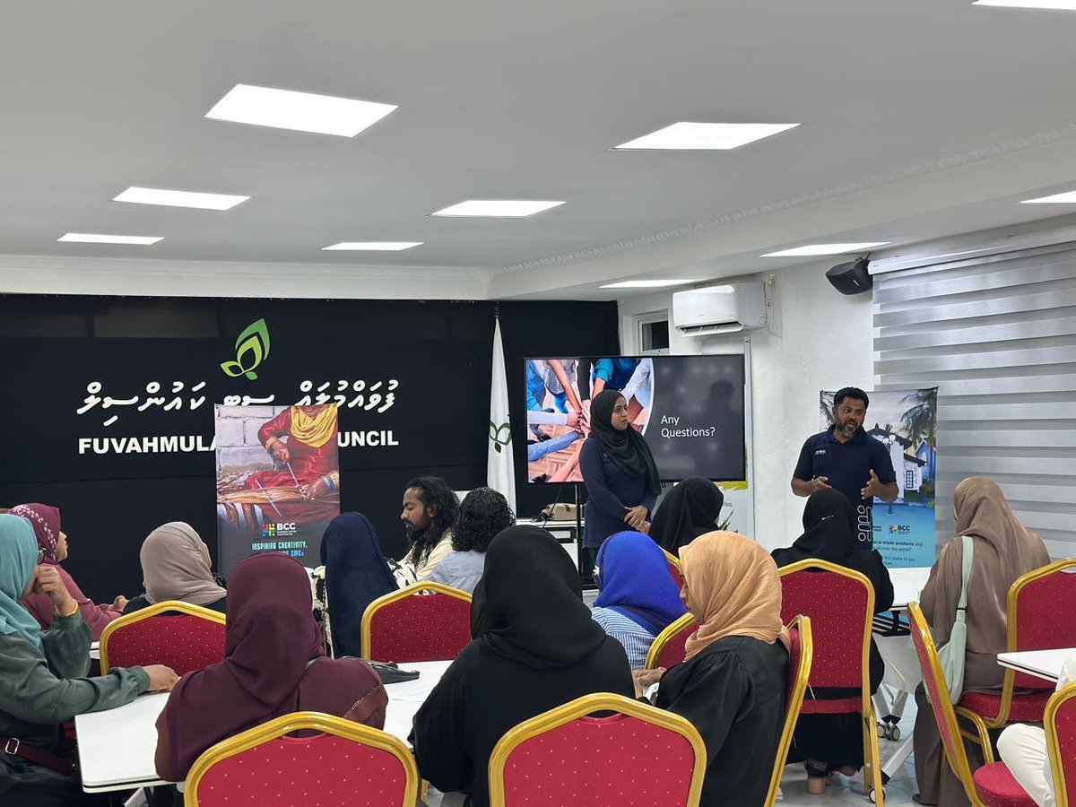 BCC_mv's tweet photo. Business Center Fuvahmulah conducted a BCC introductory session, providing participants with an overview of the services offered by Business Center Corporation, information on the upcoming Hiyala Market, and participation opportunities for the Maldives Business Expo 2026. https://t.co/JoHdiIU18a