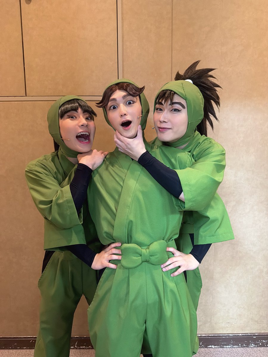 tomoya_isihara's tweet photo. #忍ゲキ 6日目8公演！🟩
今日は仲良し三ろをお送りします〜！
今年も3人でいる話が多いですね〜
そりゃそうか！！がははは(˙ࠔ˙)
ご来場ありがとうございました‼️
 
・作兵衛にくっつきたくなったです。 https://t.co/wjbFprti8c