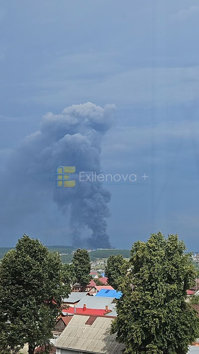 NOELreports's tweet photo. Ukrainian forces struck another Wildberries facility this morning in Sarapul, Udmurtia. The site lies around 1,400 km from Ukraine. #Ukraine https://t.co/jPOantUoXR