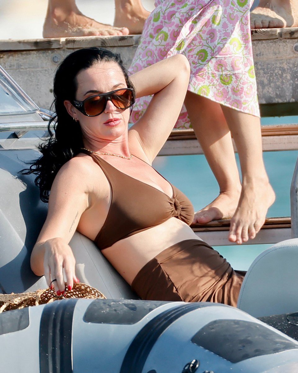accesskatyperry's tweet photo. Katy Perry with Justin Trudeau in St. Tropez! https://t.co/aaoIEYoYki