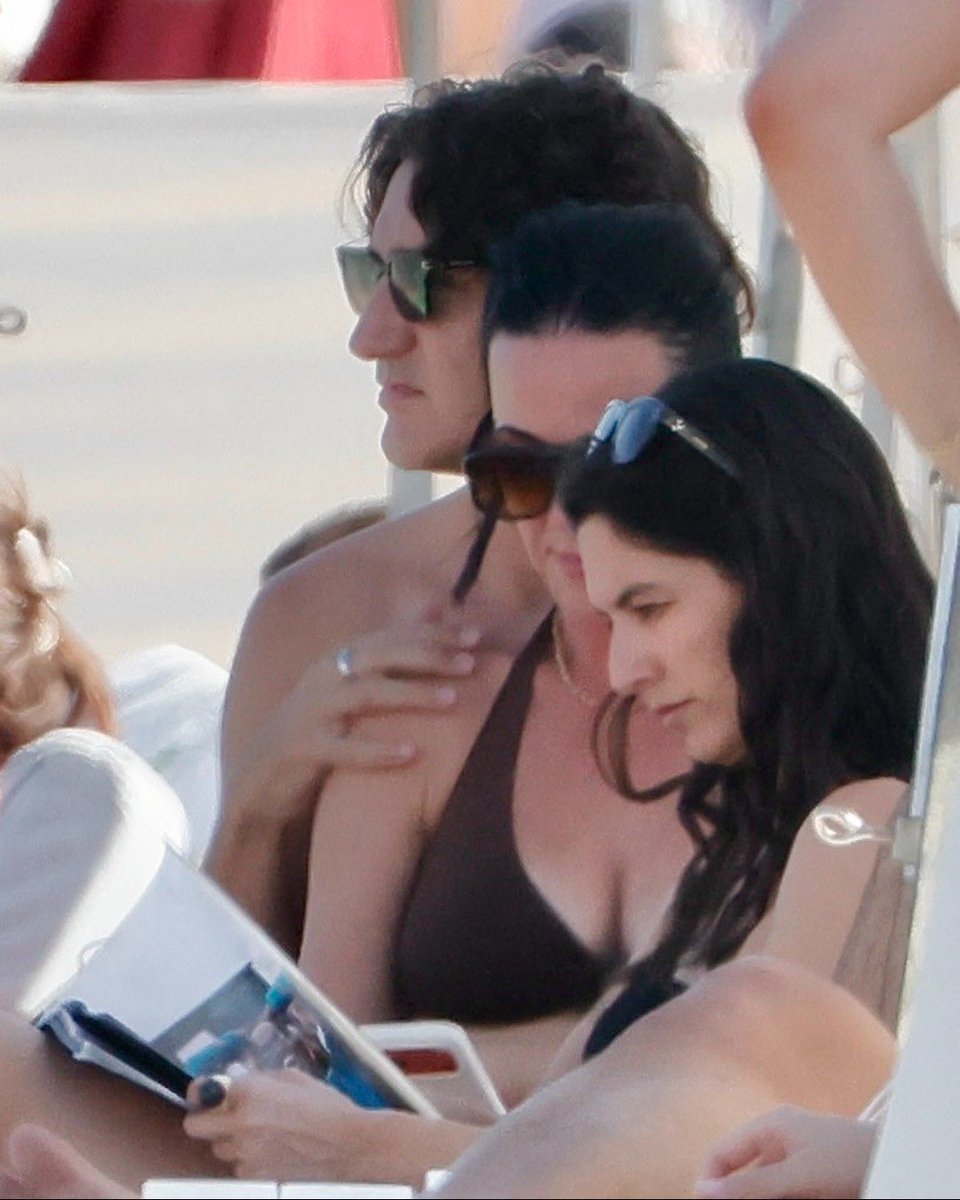 accesskatyperry's tweet photo. Katy Perry with Justin Trudeau in St. Tropez! https://t.co/aaoIEYoYki