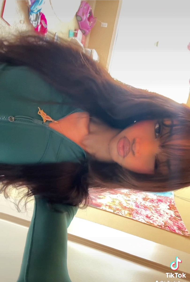 kendallureee's tweet photo. i haven’t had bangs in years but i felt sooo cute and dainty like 😩😩😩 https://t.co/t8fYkS91Xh