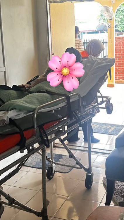 Marchfoward's tweet photo. ALLAHUAKBAR, PUAN NORIAH REBAH

Sekitar jam 8AM tadi. Berikutan kegagalan buah pinggang. Disyaki berpunca daripada kudrat menolak kerusi roda.

Selepas diagnosis, Puan Noriah dijangkakan perlu pembedahan buah pinggang SEGERA. Kos diperlukan sekitar RM8000.

Mari sama-sama bantu 🙏🏻