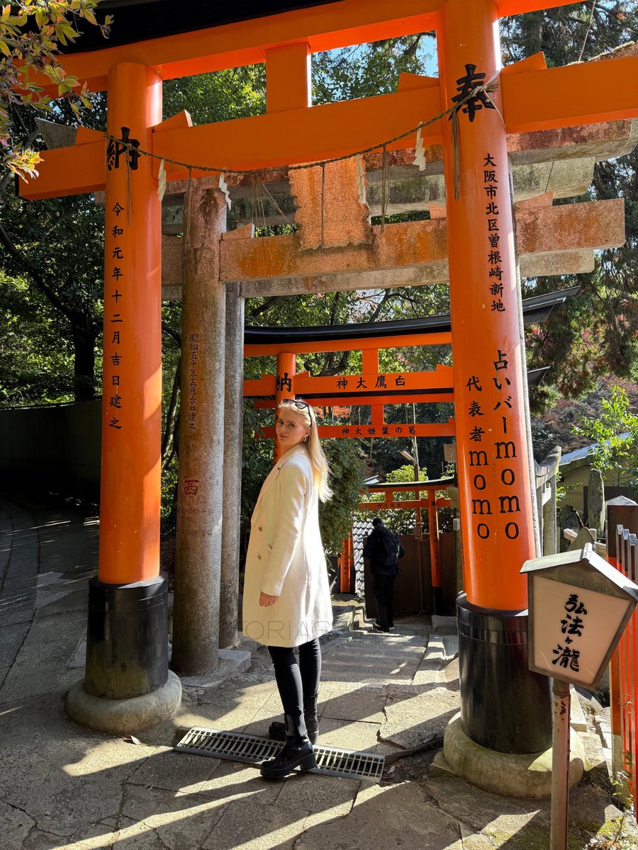 VictoriasFindom's tweet photo. Travelling the world on your expenses is so much fun! https://t.co/fuoKFcMDYm