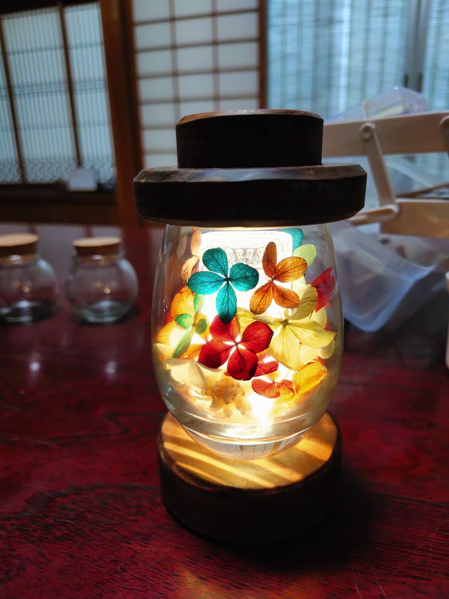 444lantern's tweet photo. こんにちは😃
いつもより早めの投稿
少しずつランタン製作しております✨
いろいろアイディアが浮かんでくるがそれを実現するにはと考えています😂

写真は制作途中の作品 https://t.co/tRcCbwIgLj