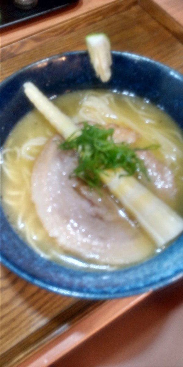 ametsuchi2025's tweet photo. アンデス塩と洋酒の塩ラーメンはじ��ます。
カエシに煮きってアルコールを飛ばしたウイスキーを使用

明日より31日より提供します。 https://t.co/zv1un9EO70
