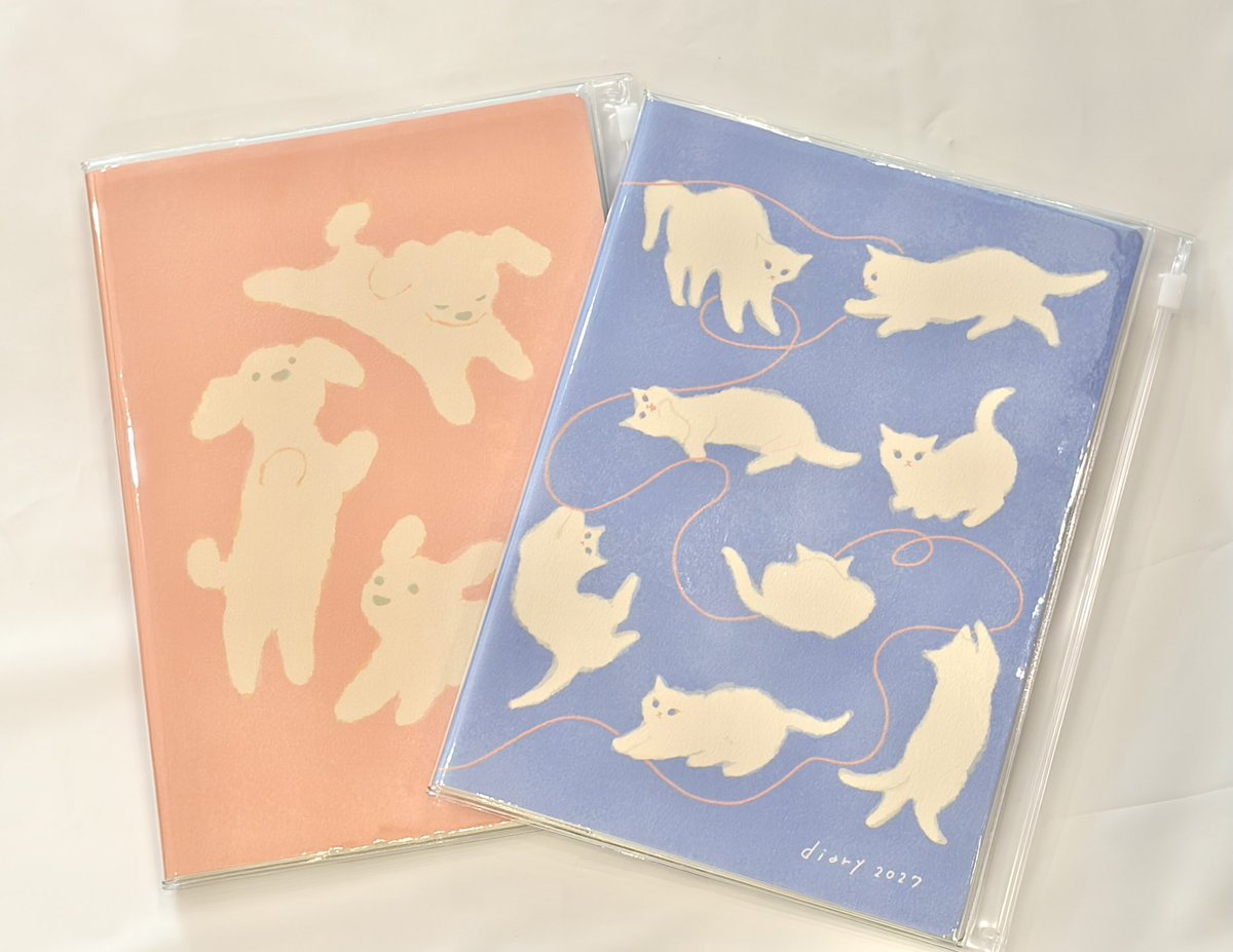 zakka_switch's tweet photo. 大好評💓イラストレーターmula.さんの文具シリーズが再入荷して揃ってます🐶🐈‍⬛

🆕9月始まりのダイアリー📔も仲間入り♪マンスリー➕方眼ノートもたっぷり45ページ✨便利なジッパー付カバーがだから、付箋とかも入れておけて持ち運びも安心ですね🥰
前回即完したのピンバッチも癒されます〜💕 https://t.co/rIXlplpdqN