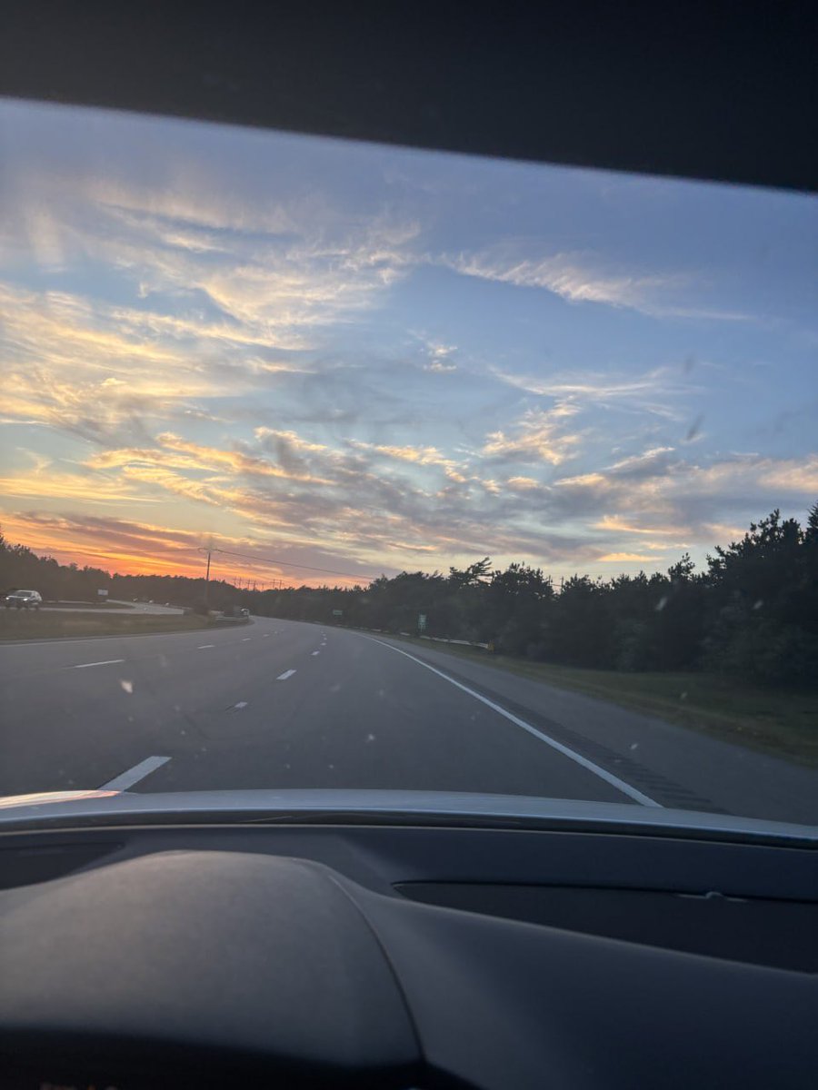 NickyCurvely_'s tweet photo. the best views are usually on the way somewhere https://t.co/feSx7oyBrZ