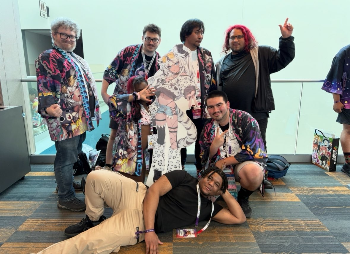 Darkflame2126's tweet photo. @KyuruRinSama Ending off offkai, I got to meet up with a bunch of Debudachis and Gao!!! They were all super chill and nowhere near as intimidating as I once thought. Also through some shenanigans I nabbed a cutout!!! With her now safely in my humble abode #gaoART https://t.co/VnieVb8yYD