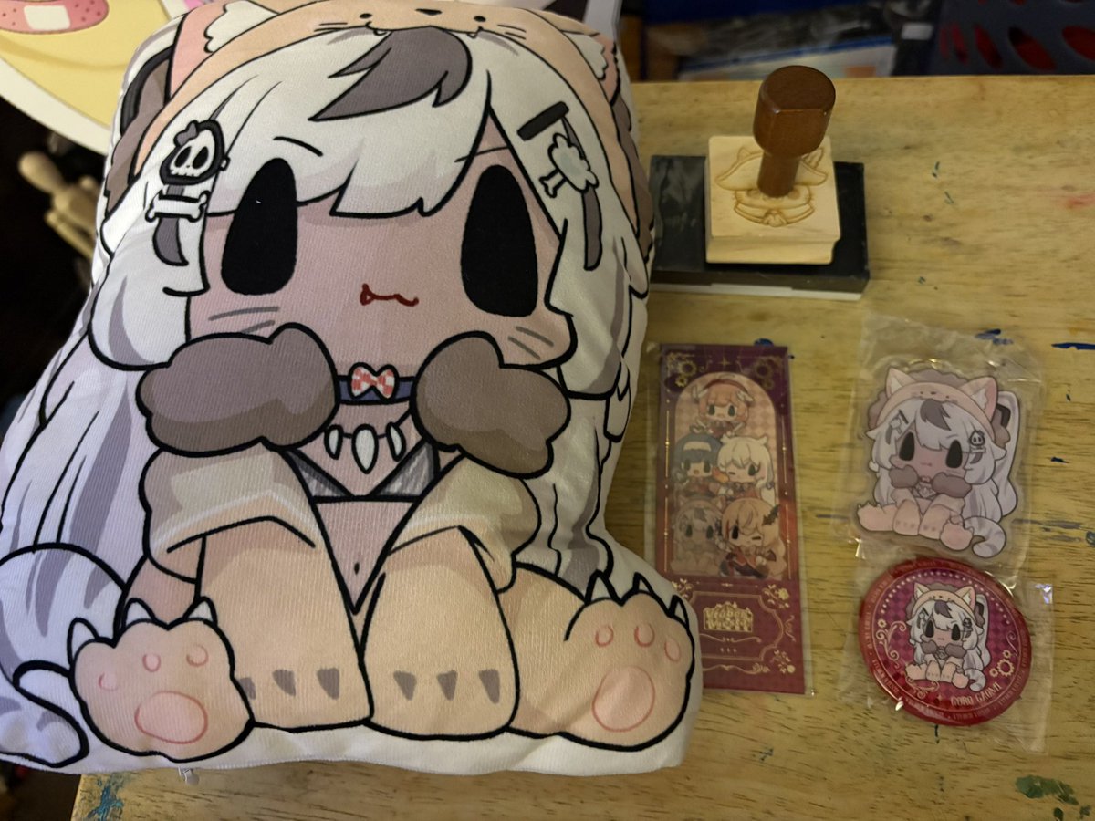 Darkflame2126's tweet photo. @KyuruRinSama Ending off offkai, I got to meet up with a bunch of Debudachis and Gao!!! They were all super chill and nowhere near as intimidating as I once thought. Also through some shenanigans I nabbed a cutout!!! With her now safely in my humble abode #gaoART https://t.co/VnieVb8yYD