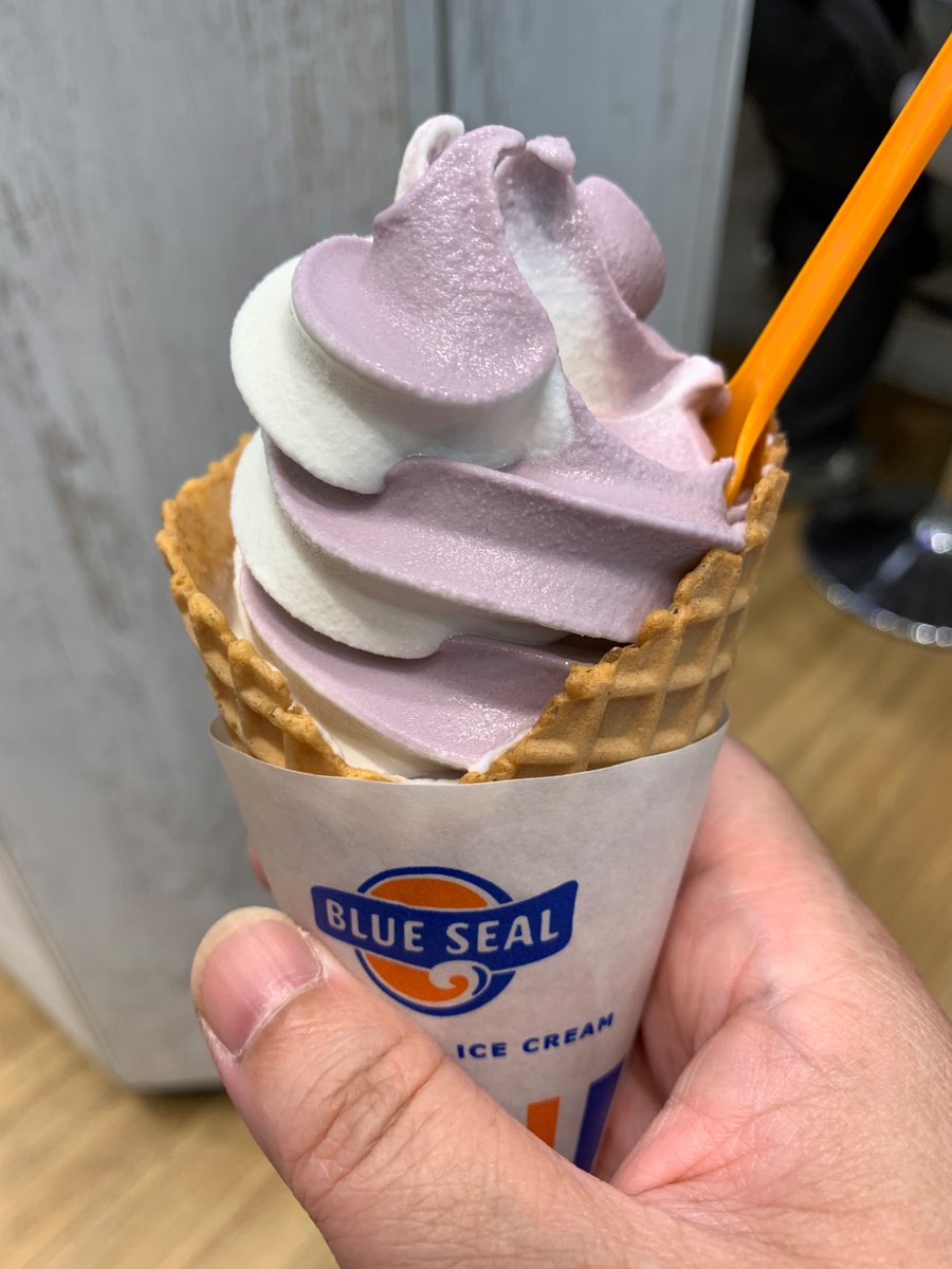 irk_ninu's tweet photo. ブルーシール
ソフトクリームのミックスにしたんですが
塩バニラと紅芋はあまり相性良くないかも
どっちか単独の方が美味しいと思う！ https://t.co/eGBg3IhzJs