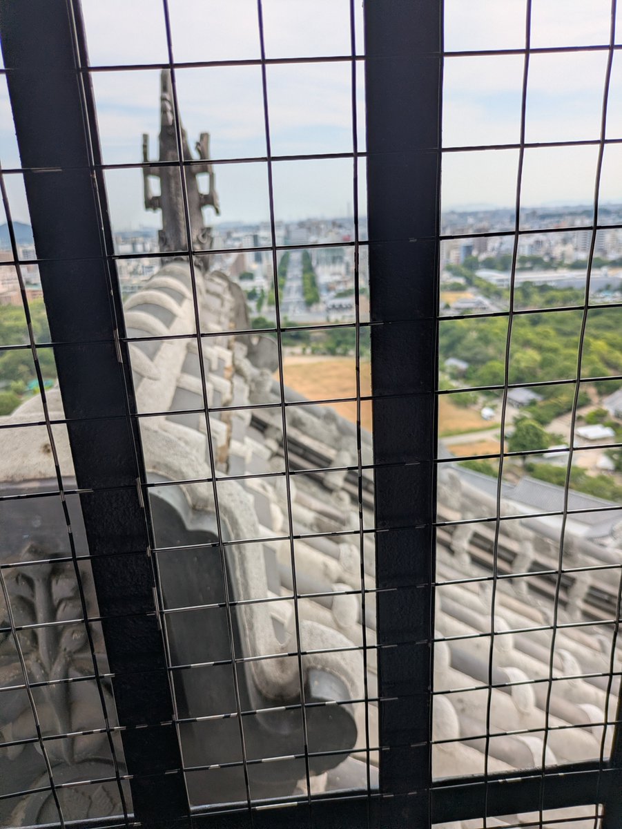 meganeakki's tweet photo. 姫路城。
夏場に行くもんじゃないな笑 https://t.co/boLcV3TAz6