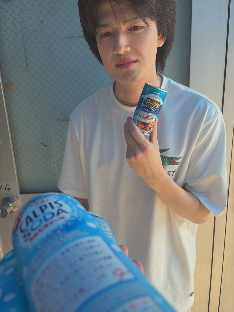 kazukkyyy's tweet photo. カルピスソーダ飲みたくて、ジュースじゃんけんしたら、じゃんけん勝った人、自分の分最後に買ったらコーヒー出てきた。
ごちそうさまで〜す。 https://t.co/dcy4zF3e5M
