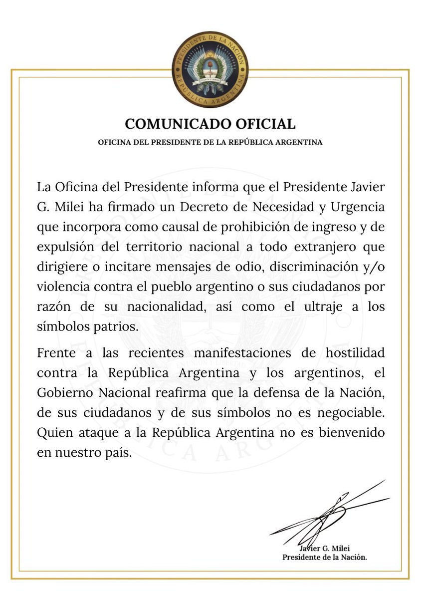 capTercio's tweet photo. El Presidente argentino @JMilei firma un decreto para expulsar y prohibir la entrada al país a todos los extranjeros que insulten a la República Argentina y a sus símbolos patrios.
Habría que hacer lo mismo en España. https://t.co/WyfiSkdzT5