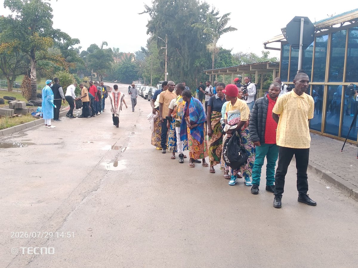 Kivuinfo24's tweet photo. RDC : 39 Congolais de retour au pays déclarent avoir été convaincus et payés par la MONUSCO, avec la complicité du régime de Kinshasa, pour accepter d'être présentés comme des FDLR afin d'être rapatriés au Rwanda.

👇👇👇
https://t.co/nOoZyoquE4 https://t.co/BSsKRkzzZk