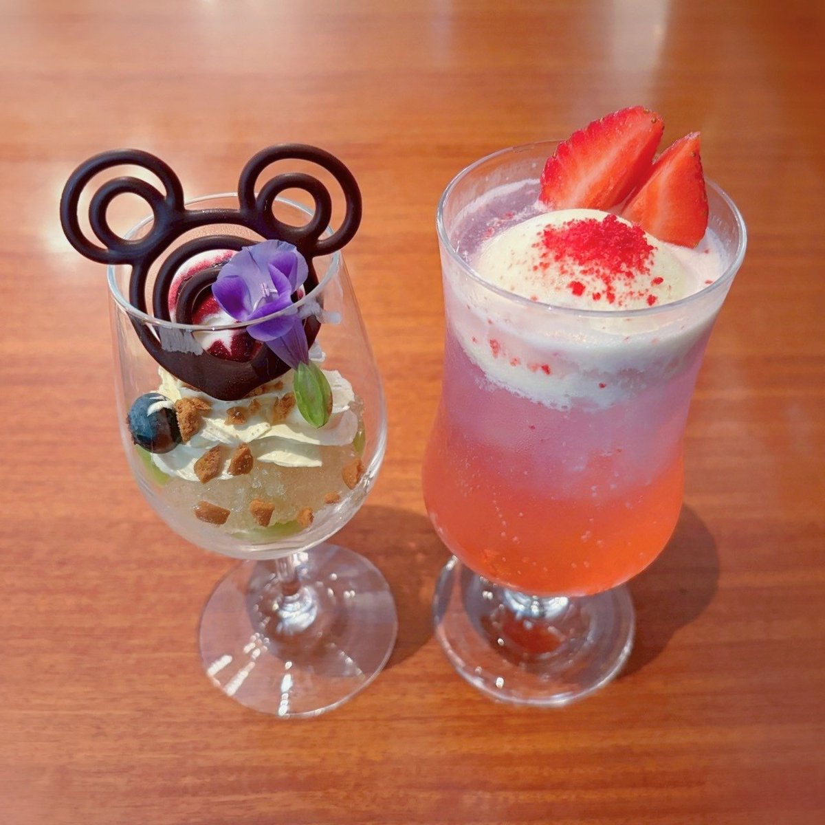 grc47's tweet photo. バケパのラウンジ利用ガチ良かった。時間は短いけど涼しい中でアルコール含めて飲み放題なので酒呑みの人とか天国なのでは。私もカクテル2杯飲んでしまった。 https://t.co/bVXveLPEex