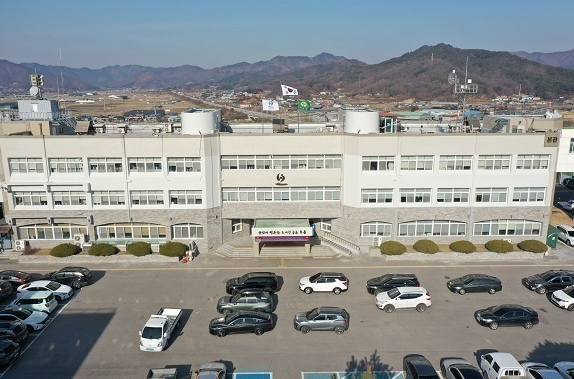 BasicIncomeOrg's tweet photo. A new report from The Seoul Economic Daily spotlights Boeun County, where a monthly 160,000-won basic income, paid in local currency, has attracted an average of around 20 new residents a day since the county joined the government's pilot programme.  https://t.co/DJFZardbWF https://t.co/7aR1wEG6Y9