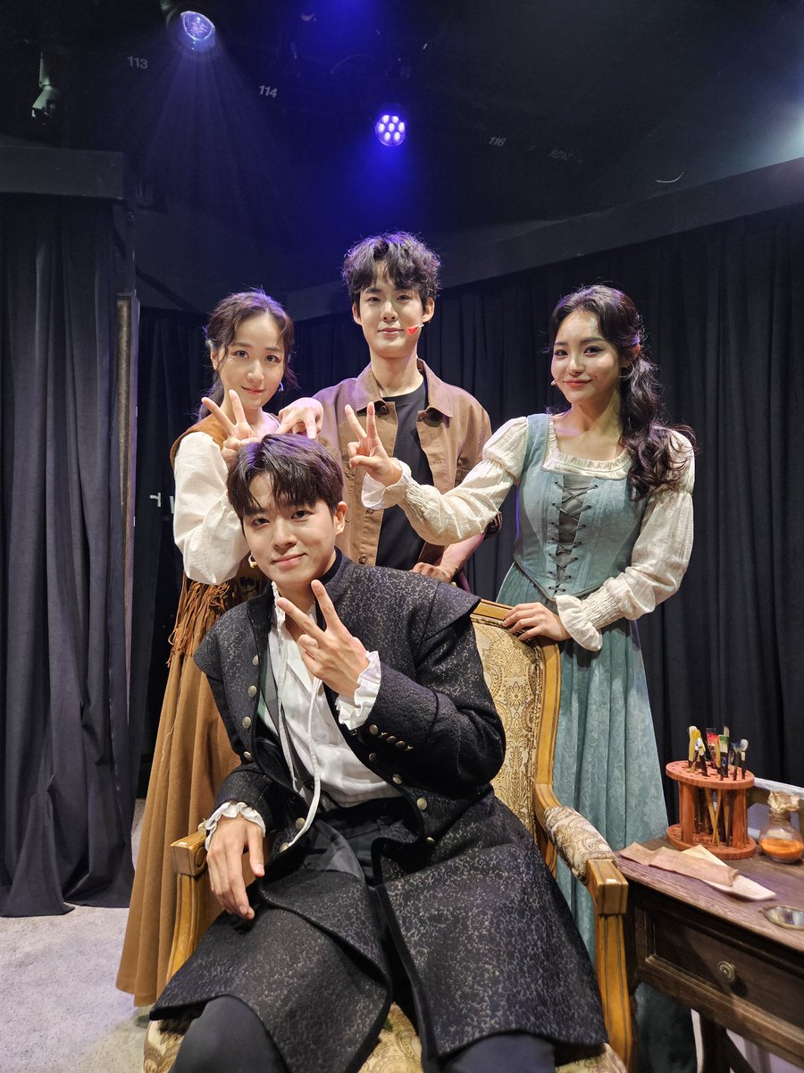 rnbtheatre_kr's tweet photo. [뮤지컬 #소년의초상] 🎨💐

🎨 오늘의 완벽한 초상화
𝐓𝐎𝐃𝐀𝐘‘𝐒 𝐂𝐀𝐒𝐓

로지나 #임예진
마르타 #김수
마르첼로 #박선영
야코포 #도유현

2026.07.28 - 10.18
대학로 TOM 2관 https://t.co/CQ6roX3R69