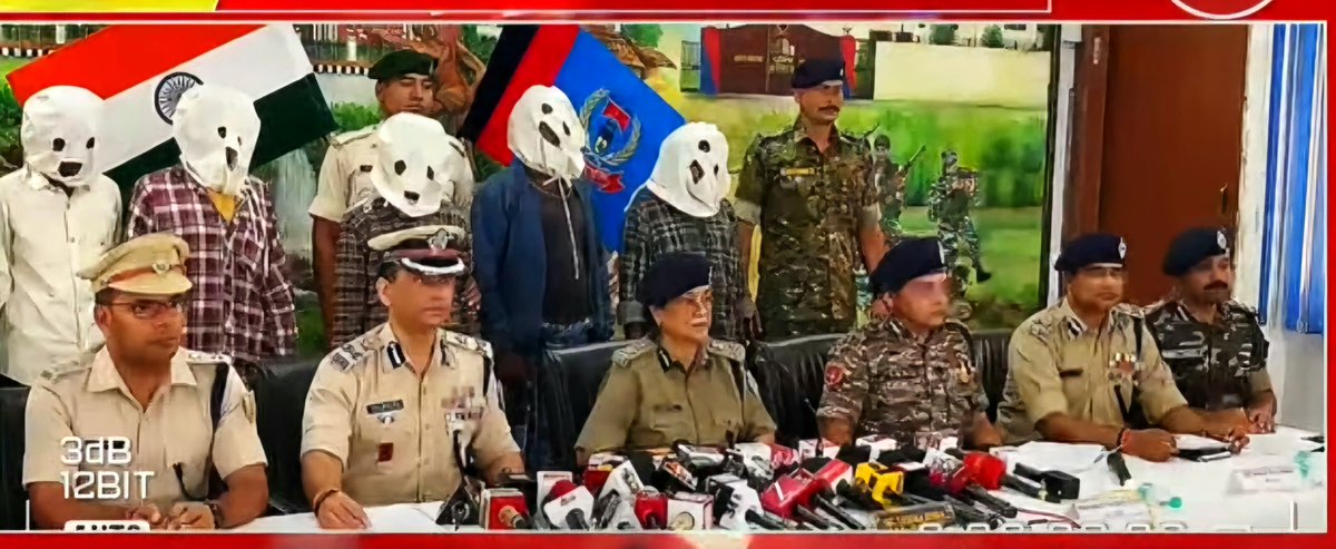 209_CoBRA's tweet photo. 209 #CoBRA, in a joint operation, apprehended Misir Besra — the last remaining Polit Bureau member of banned CPI (Maoist) — along with 4 hardcore associates. 3 AK 47 rifles along with ammunitions were also recovered.
A significant step towards #NaxalMuktBharat
@gpsinghips https://t.co/vA4AOzKovR