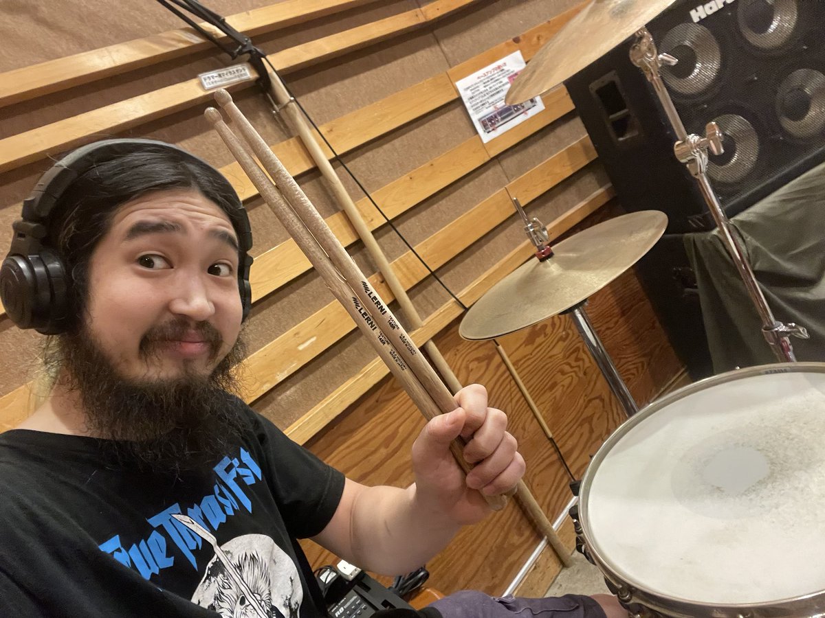 Ide0314drums's tweet photo. 🥁練習を終えて、ただ今下北沢Queへ向かっております‼🤣️🔥⚡️

写真は、最近のLERNI男子2枚🤣

#LERNI男子
#レルニ男子
#LERNIdrumsticks
#LERNIに頼まれたわけでもないのに勝手にやっているハッシュタグ笑
#ACCEPT男子でもある https://t.co/1RWJZ3Rb2T