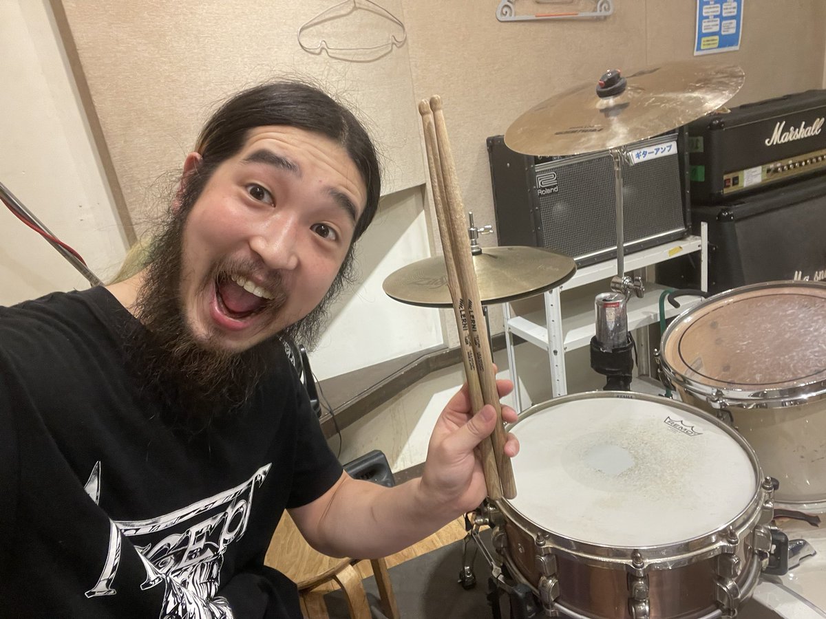 Ide0314drums's tweet photo. 🥁練習を終えて、ただ今下北沢Queへ向かっております‼🤣️🔥⚡️

写真は、最近のLERNI男子2枚🤣

#LERNI男子
#レルニ男子
#LERNIdrumsticks
#LERNIに頼まれたわけでもないのに勝手にやっているハッシュタグ笑
#ACCEPT男子でもある https://t.co/1RWJZ3Rb2T