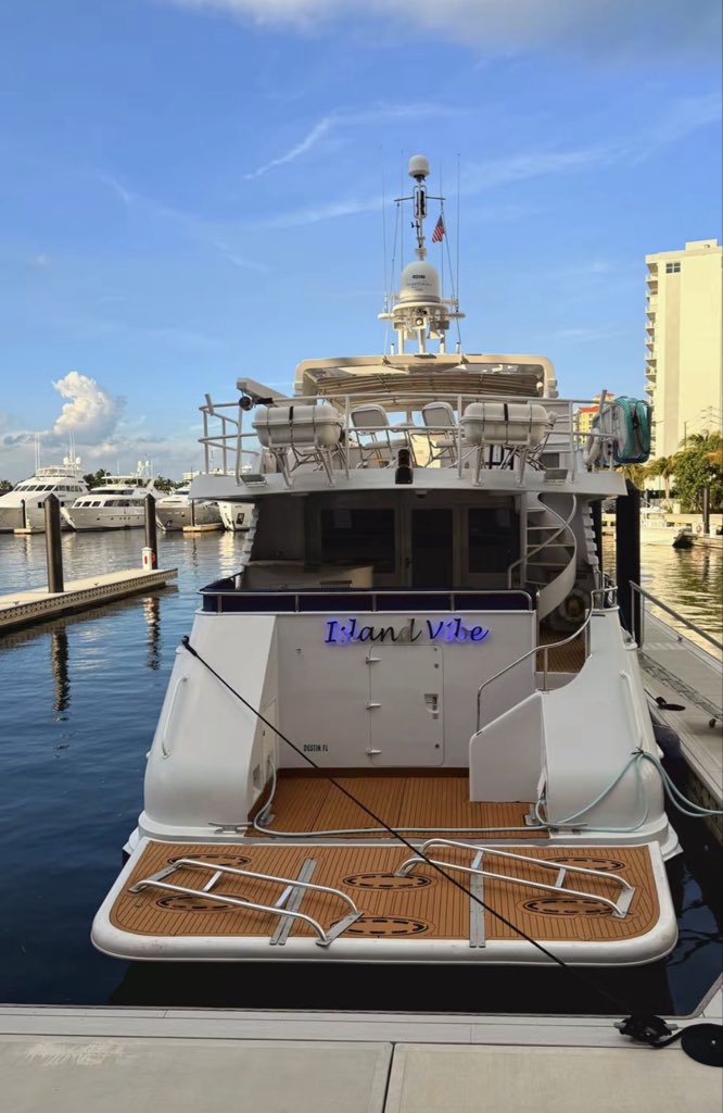 lindaworkspace0's tweet photo. 🤩🤩🤩Sexy boat 39ST contender built for a @FB MARINE GROUP client 5 years ago She’s been MARINE GROUP maintained allowing her to be free WOT and offers epic performance on the water https://t.co/Byc6HD9NRO