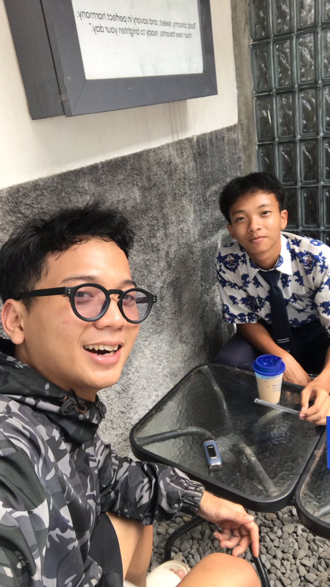 jooisbackk's tweet photo. ngetem dulu ga si abis jemput sekolah, panas soalnya https://t.co/8E2yv7WMUk