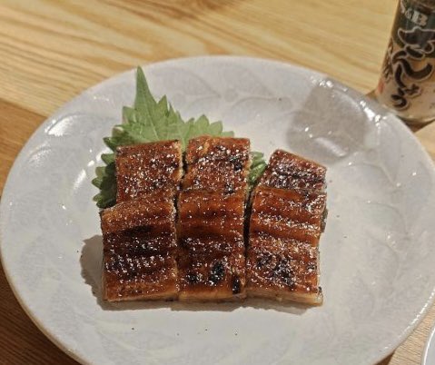 okaminanisiten's tweet photo. 【7/30(木)は定休日】
こんにちは
落語会でウナギを出す事になり
初調理してみた女将です。
『うざく』が好き

その落語会
8/1(土)まで無料アーカイブ配信中！
peatixから申し込むとURLが送られてきますので、そちらから、ご視聴をば

https://t.co/N57Ro8xuGz

出演は立川寸志さん
@tatekawasunshi https://t.co/Q1IdjUM2bf
