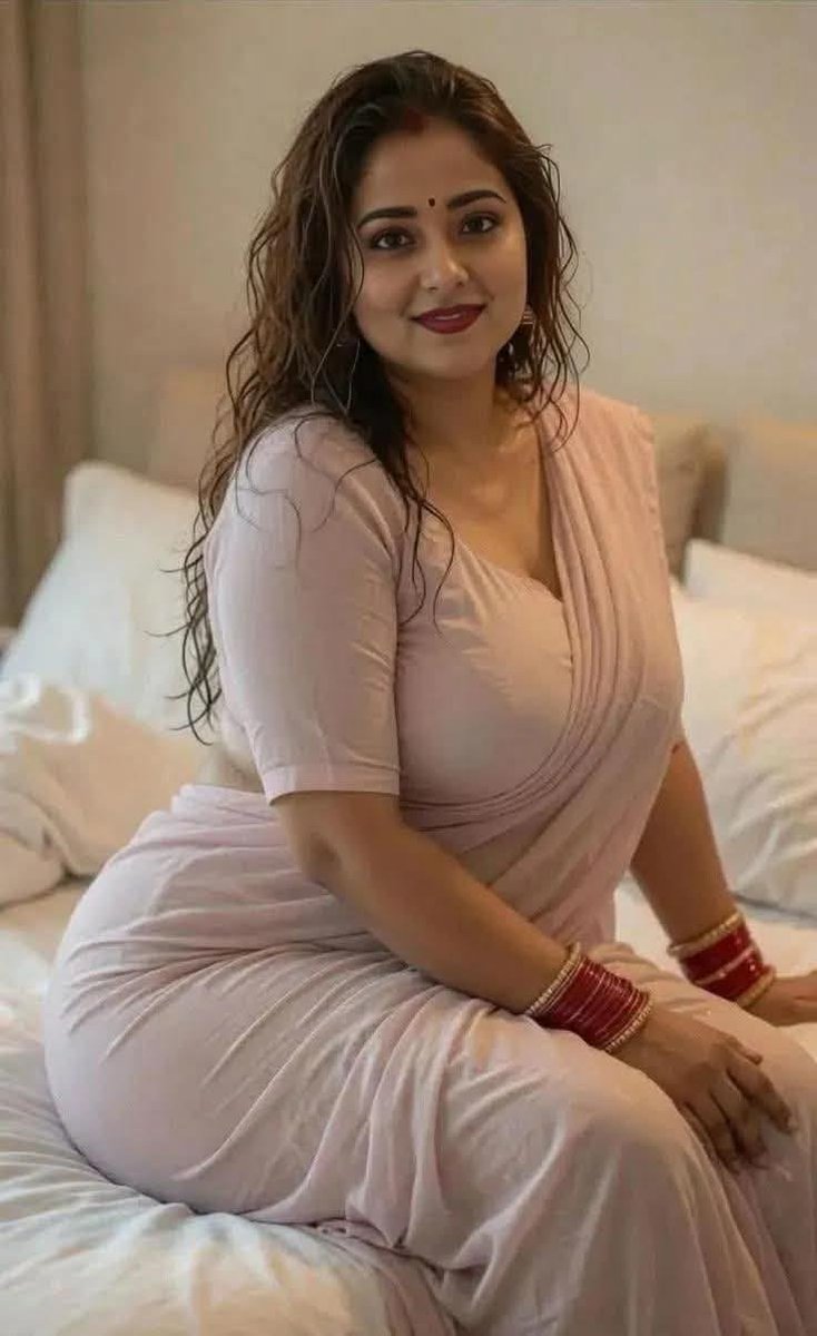 Ravi_Raj09's tweet photo. सुनो पंडिताइन
हर प्रेम की शुरुआत
किसी वजह से नहीं होती
बस दिल में उतर जाता है
कोई यूं ही..❣️
पर बेवजह ही तो नहीं
ऐसा लगता हैं मानो
जनम जनम की पहचान है
उनसे मिलने से पहले
अधूरी थी जिंदगी
कुछ रिश्ते
बनाए नहीं जाते
पहले से लिखे हुए होते हैं
खुद रब ने ही 
अपनी डायरी में🌹
@meHarK007 https://t.co/cfMOKkmrJJ