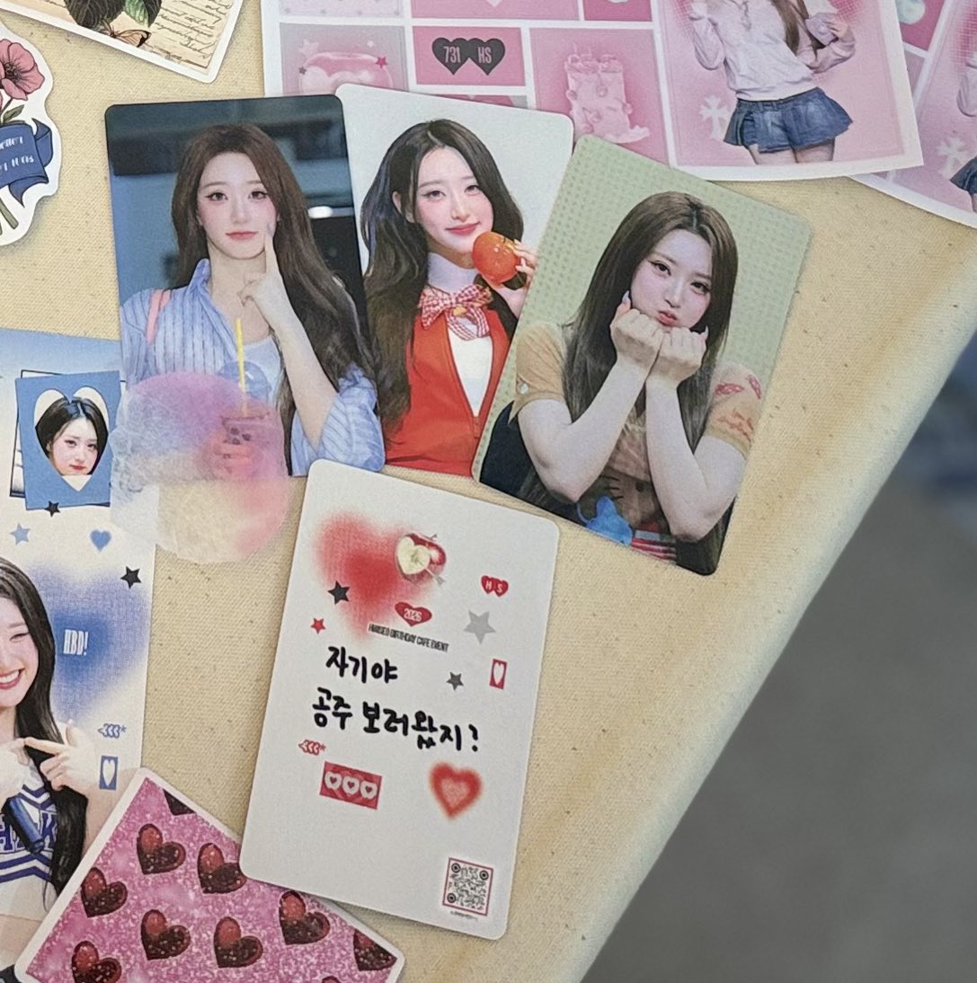 hwiming_0731's tweet photo. 특전 포카 뒤에 QR code 찍어보시면 
휘현이 영상과 사진 있습니당! https://t.co/6NP6VyYo6M