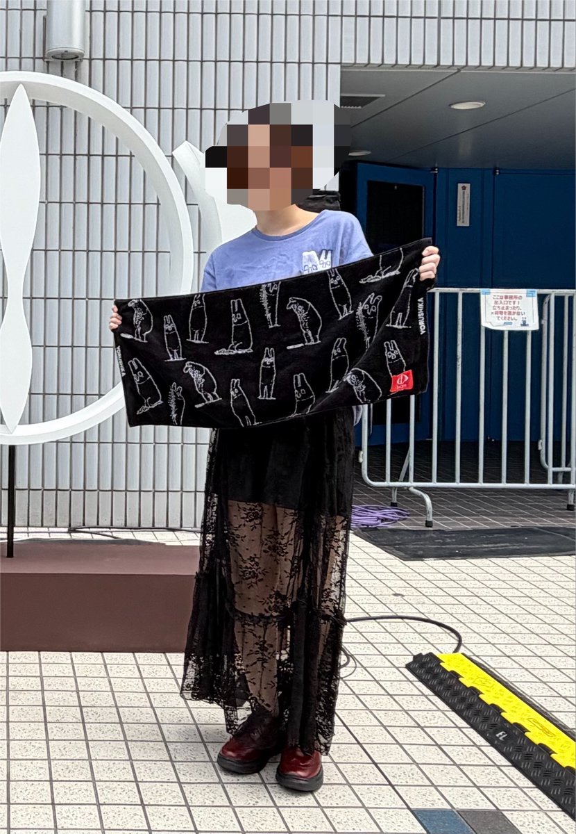 Gangso1t's tweet photo. @Qualle_00 頭に黒いベレー帽をかぶっています！ https://t.co/GAXhHrH6Fh