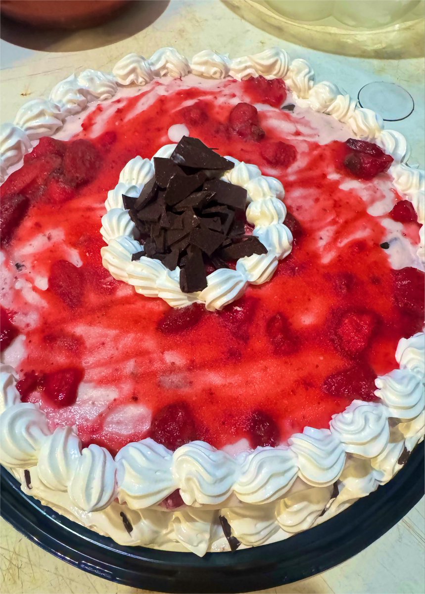 xaaatg's tweet photo. gracias por prestarle atención a las cosas que si me gustan y que no me gustan, me compro un pastelito de helado porq los pasteles no me gustan, te amo franksito de mi vida :3 https://t.co/kz7yv1H8rq
