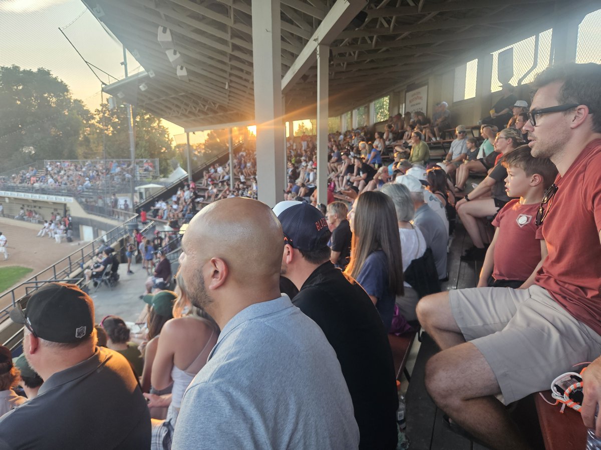 Geetee_123's tweet photo. @EdmRiverhawks This sleepy little ballpark with a GREAT setting had +30C weather with no chance of a rainout.
We really do have a gem with the crowds and action at #remaxfield in #yeg though.
Opening pitch thrown tonight by local hero @Canes #LoganSttankoven with a fun crowd. https://t.co/xOG6l9TS1C