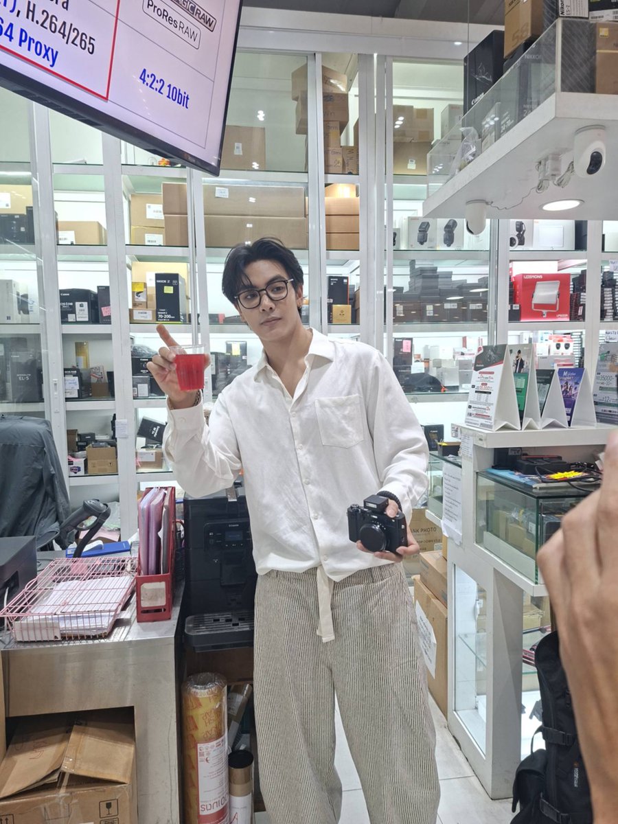 ployploybabii's tweet photo. @ChenRcj น้องชายที่รู้จักส่งมาให้ดู..บอกว่าน้องจุงหล่อมากน่ารักมากคุยเก่งมากเป็นกันเองสุดๆ😍😍 https://t.co/32127VPJS1