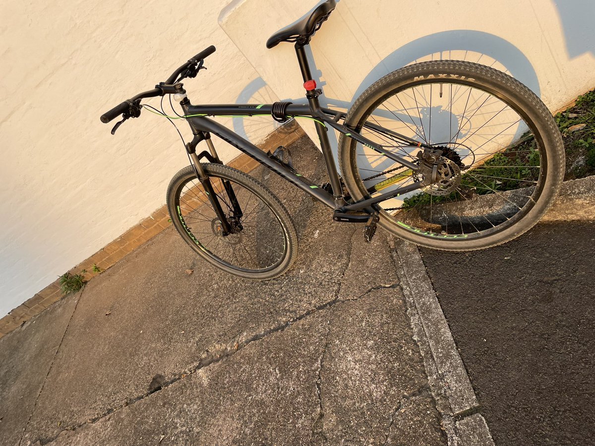 Billiyandro's tweet photo. @polaneckMneck @KeMothetsi That’s not true, this was R9k and I’ve put over 9 000km in the last 6 years.  I’ve only replaced the brake pads once, bottom bracket once (2 years ago), chain, crankset and cassette (1 year ago)  and I should’ve changed tires 5 months ago. I do it all: trail, gravel  and road. https://t.co/rKKVsTbzBs