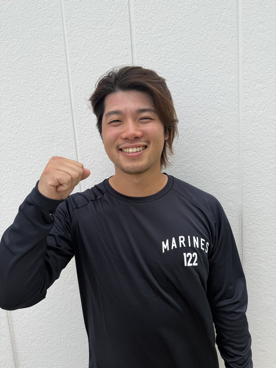 chibalotte_pr's tweet photo. 本日、支配下登録となった #森遼大朗 投手。
「再び支配下登録していただけて嬉しいです！手術を乗り越え、多くの方に支えてもらいました。一軍で活躍してチームに貢献できるよう、感謝の気持ちを忘れず頑張っていきます！」と笑顔の森投手。
#chibalotte #広報 https://t.co/bFgQdaPjfE