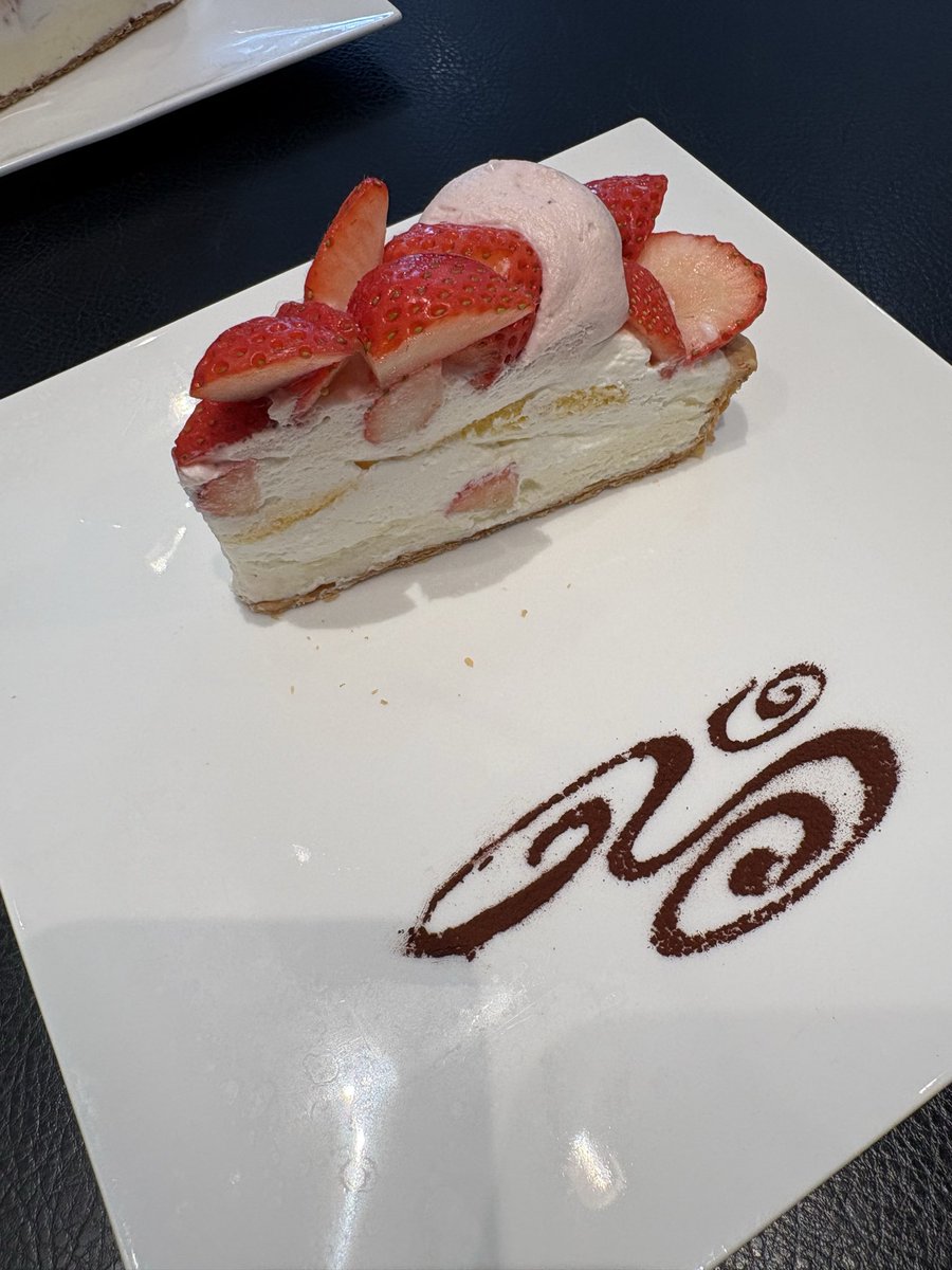 f_luv36's tweet photo. 3世代女子会して美味しいのいっぱい食べてきた🍽🤤
かき氷ふわふわで美味しかった〜🫶🏻 https://t.co/JLhdhufZT4