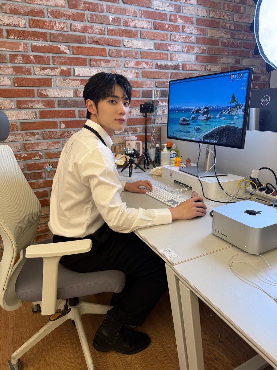 TPST_twt's tweet photo. [#형섭] 세상의 모든 직장인들 학생들 화이팅🫶🏻 https://t.co/OBnydVffv4